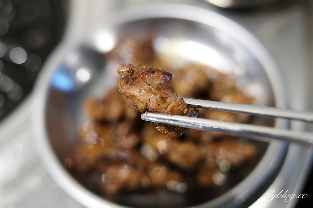 台中新村站著吃烤肉｜韓國60年排隊老店新村站著吃，台灣二號店進駐勤美誠品 @飛天璇的口袋