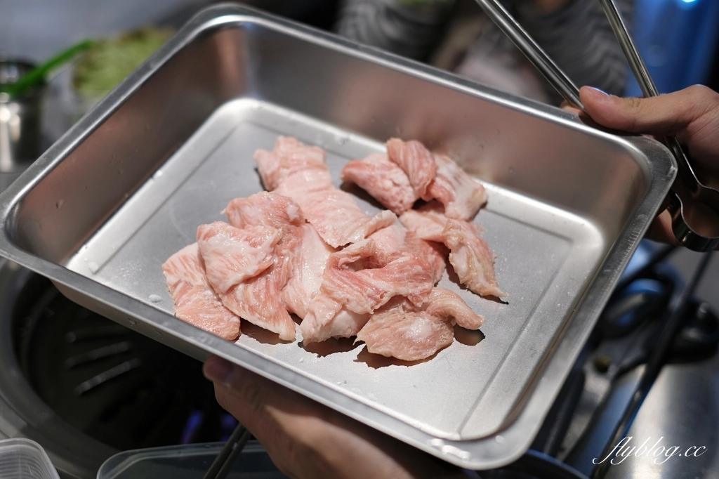 台中新村站著吃烤肉｜韓國60年排隊老店新村站著吃，台灣二號店進駐勤美誠品 @飛天璇的口袋