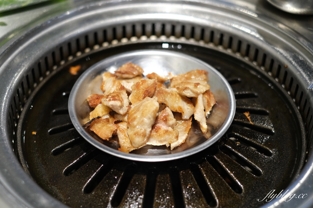 台中新村站著吃烤肉｜韓國60年排隊老店新村站著吃，台灣二號店進駐勤美誠品 @飛天璇的口袋