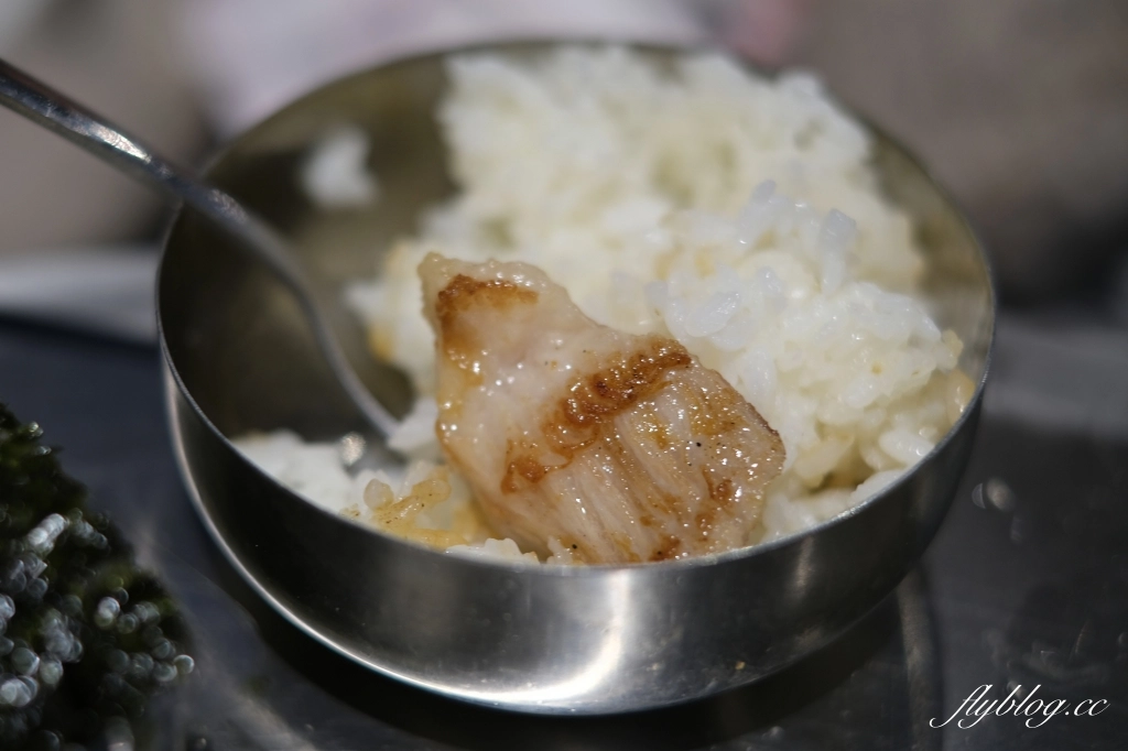 台中新村站著吃烤肉｜韓國60年排隊老店新村站著吃，台灣二號店進駐勤美誠品 @飛天璇的口袋