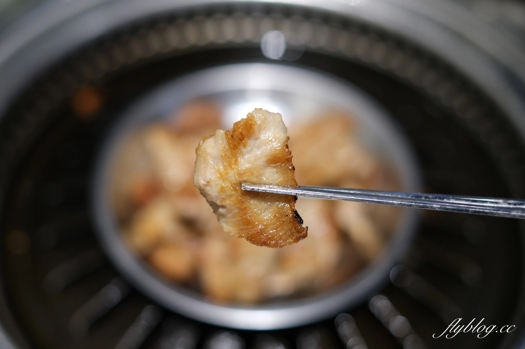 台中新村站著吃烤肉｜韓國60年排隊老店新村站著吃，台灣二號店進駐勤美誠品 @飛天璇的口袋