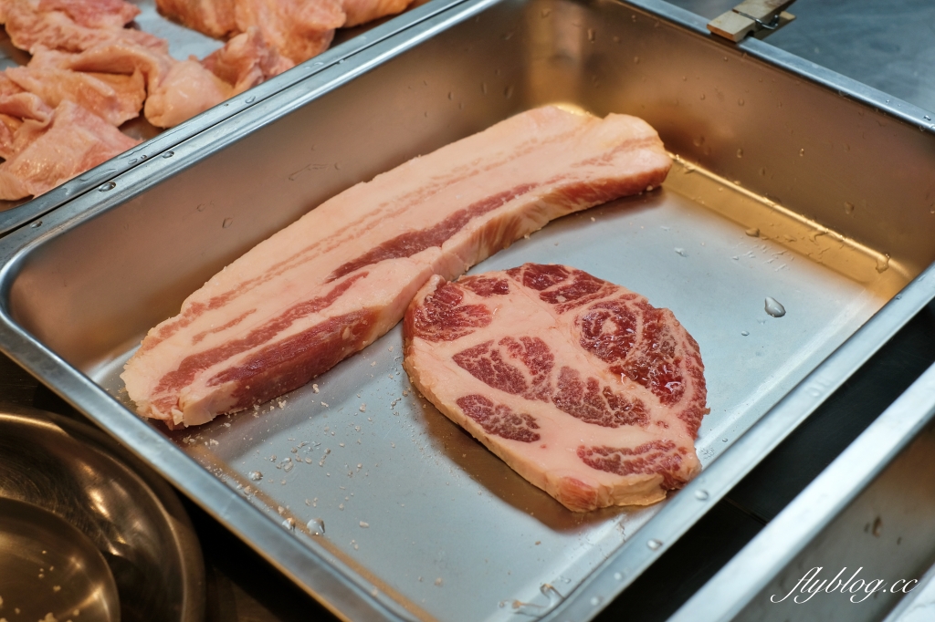 台中新村站著吃烤肉｜韓國60年排隊老店新村站著吃，台灣二號店進駐勤美誠品 @飛天璇的口袋