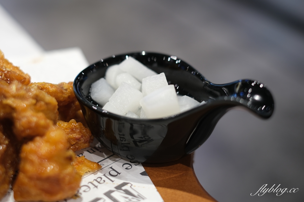 【台中西屯】bb.q CHICKEN~韓國連鎖炸雞第一品牌，韓劇鬼怪中的bbq炸雞店，台中大遠百12樓 @飛天璇的口袋