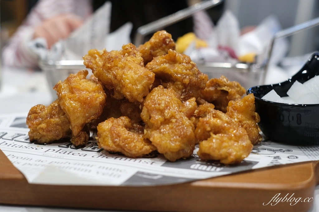 【台中西屯】bb.q CHICKEN~韓國連鎖炸雞第一品牌，韓劇鬼怪中的bbq炸雞店，台中大遠百12樓 @飛天璇的口袋