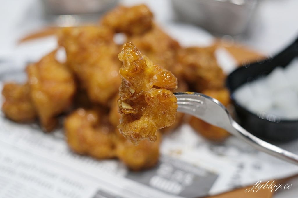 【台中西屯】bb.q CHICKEN~韓國連鎖炸雞第一品牌，韓劇鬼怪中的bbq炸雞店，台中大遠百12樓 @飛天璇的口袋
