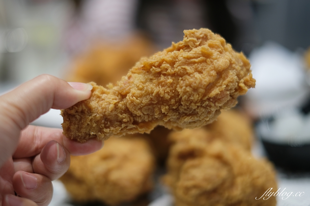 【台中西屯】bb.q CHICKEN~韓國連鎖炸雞第一品牌，韓劇鬼怪中的bbq炸雞店，台中大遠百12樓 @飛天璇的口袋