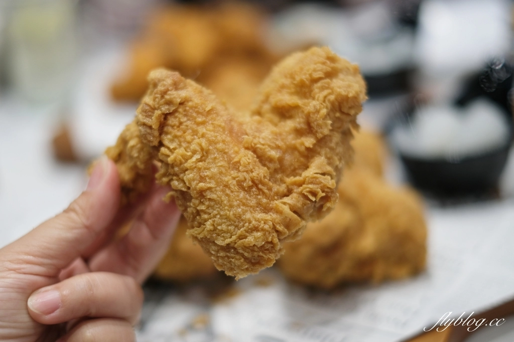 【台中西屯】bb.q CHICKEN~韓國連鎖炸雞第一品牌，韓劇鬼怪中的bbq炸雞店，台中大遠百12樓 @飛天璇的口袋