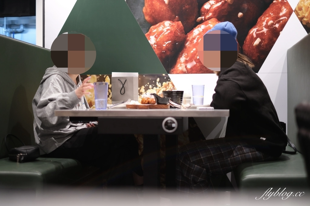 【台中西屯】bb.q CHICKEN~韓國連鎖炸雞第一品牌，韓劇鬼怪中的bbq炸雞店，台中大遠百12樓 @飛天璇的口袋