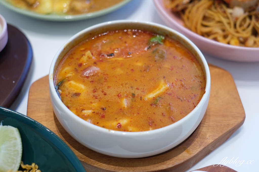 Lady nara台中三井店｜Lady nara曼谷新泰式料理插旗中台灣，台中首店網美打卡新地標 @飛天璇的口袋