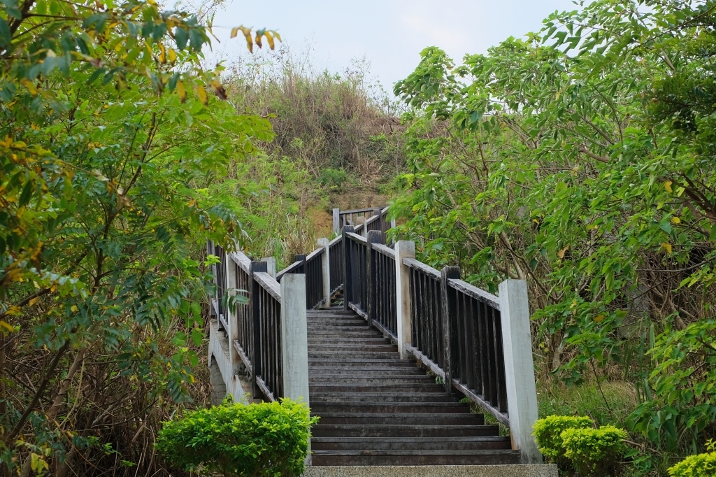 苗栗後龍｜後龍過港隧道，海線隱藏版拍照景點白沙屯隧道群，宛如置身韓劇德魯納酒店的場景 @飛天璇的口袋