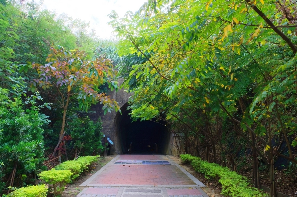 苗栗後龍｜後龍過港隧道，海線隱藏版拍照景點白沙屯隧道群，宛如置身韓劇德魯納酒店的場景 @飛天璇的口袋