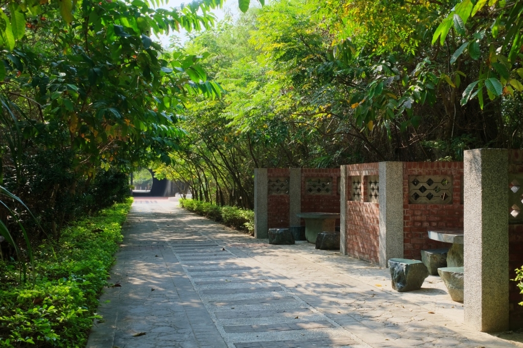 苗栗後龍｜後龍過港隧道，海線隱藏版拍照景點白沙屯隧道群，宛如置身韓劇德魯納酒店的場景 @飛天璇的口袋