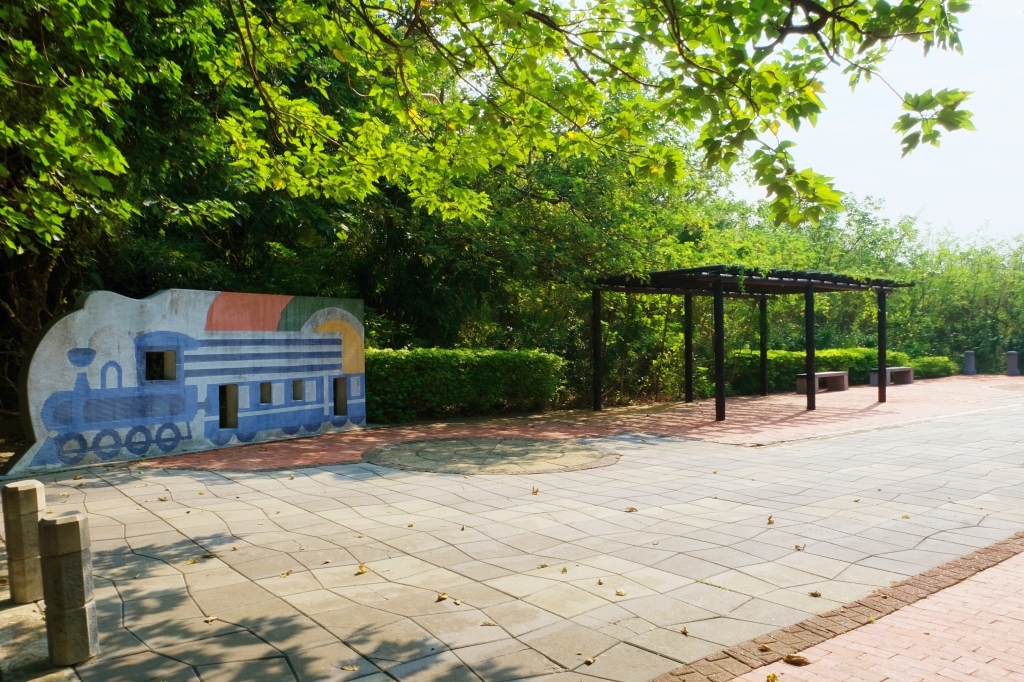 苗栗後龍｜後龍過港隧道，海線隱藏版拍照景點白沙屯隧道群，宛如置身韓劇德魯納酒店的場景 @飛天璇的口袋