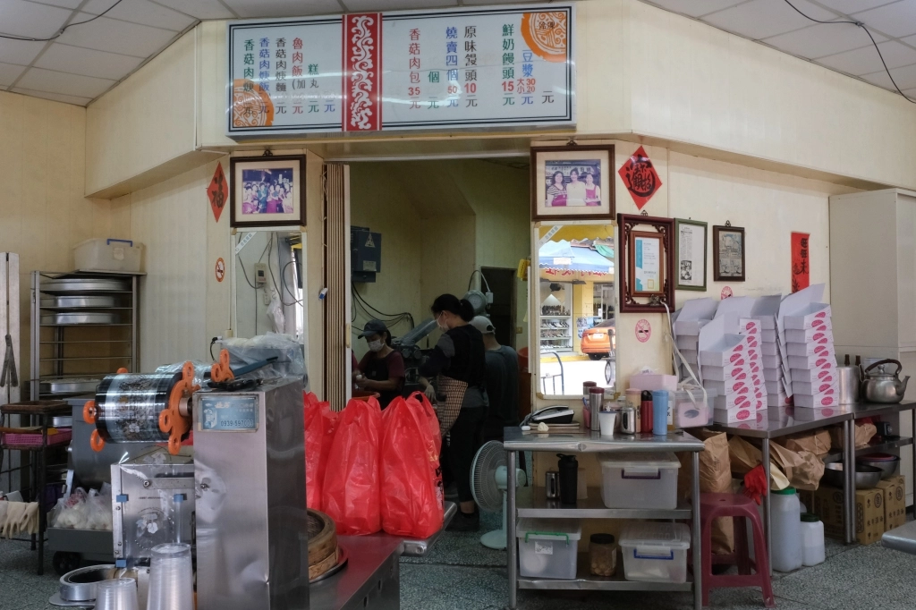 彰化美食｜肉包明．在地50年的好吃肉包，饅頭更是半個小時閃秒殺 @飛天璇的口袋