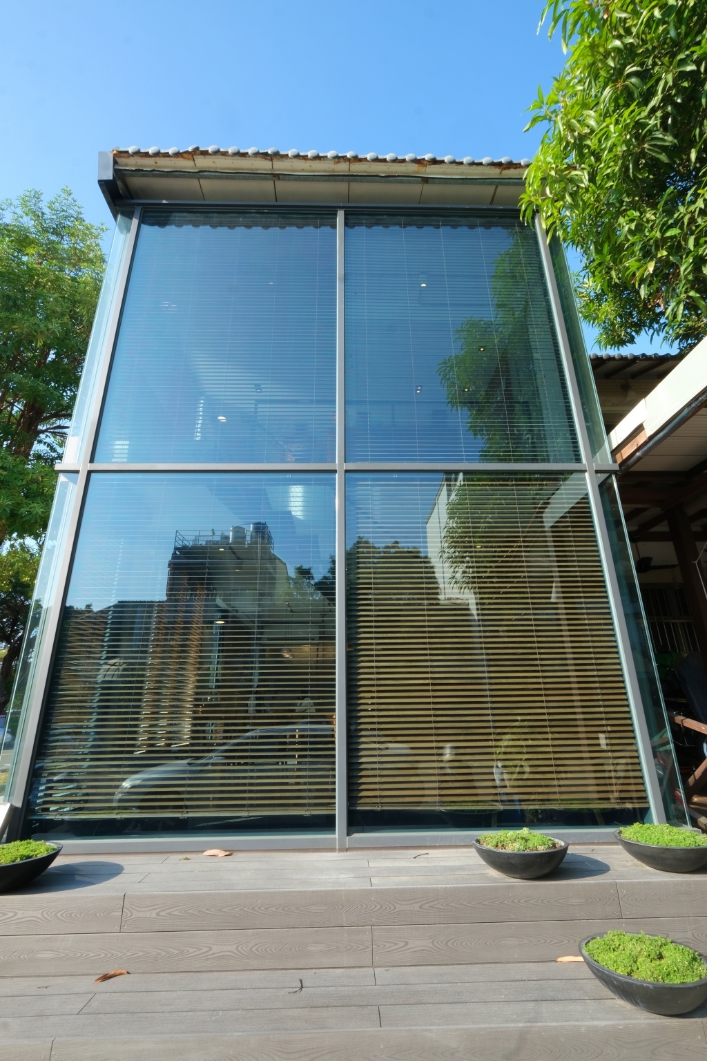 台中南屯｜回甘 aftertaste．黎明新村透明落地窗咖啡館，結合咖啡香、書香與茶香 @飛天璇的口袋