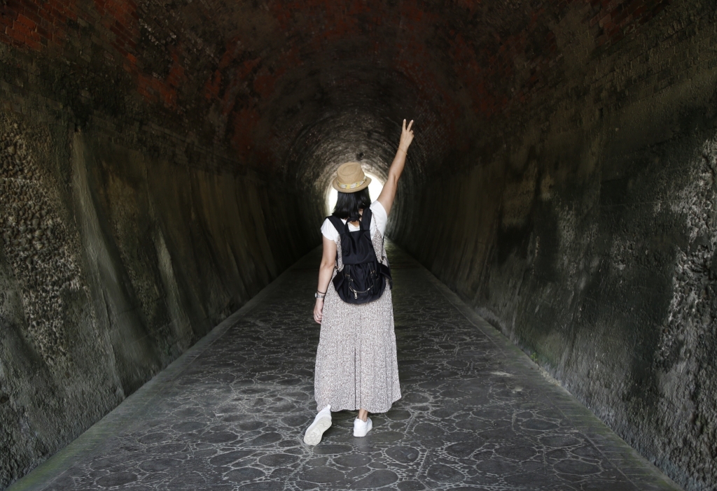 苗栗後龍｜後龍過港隧道，海線隱藏版拍照景點白沙屯隧道群，宛如置身韓劇德魯納酒店的場景 @飛天璇的口袋