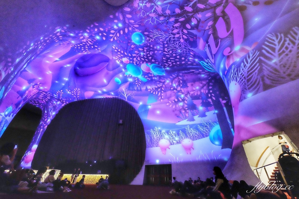 【台中西屯】台中歌劇院，聖誕節光雕展x聖誕老公公倒栽蔥，在台中最美的空中花園尋找耶誕老人 @飛天璇的口袋