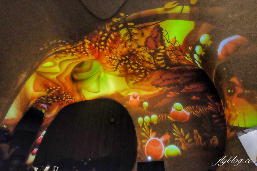 【台中西屯】台中歌劇院，聖誕節光雕展x聖誕老公公倒栽蔥，在台中最美的空中花園尋找耶誕老人 @飛天璇的口袋