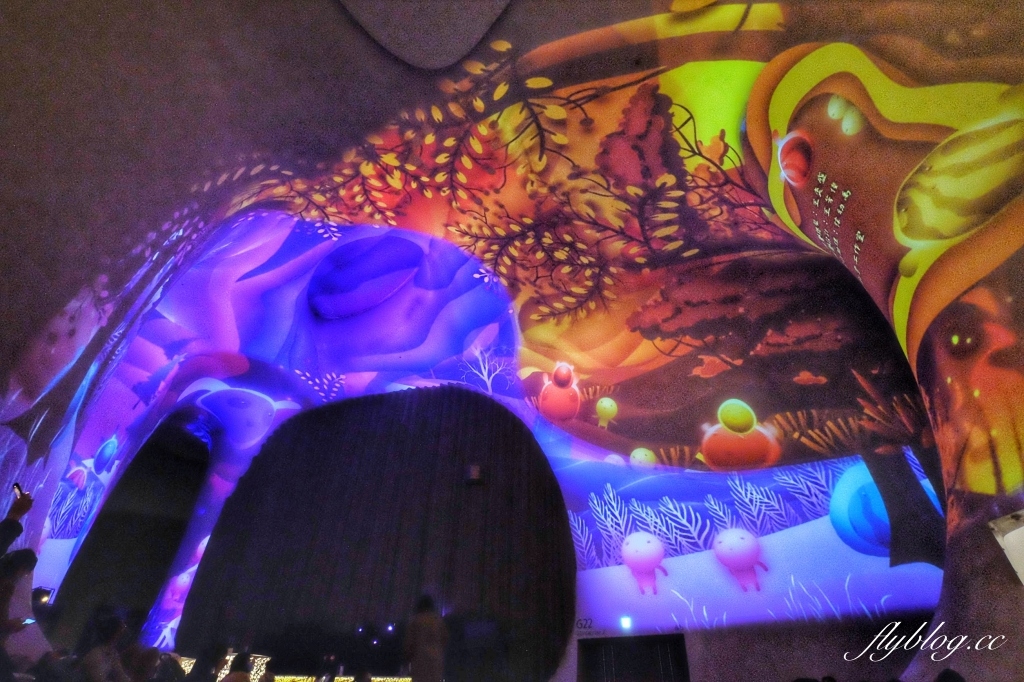 【台中西屯】台中歌劇院，聖誕節光雕展x聖誕老公公倒栽蔥，在台中最美的空中花園尋找耶誕老人 @飛天璇的口袋