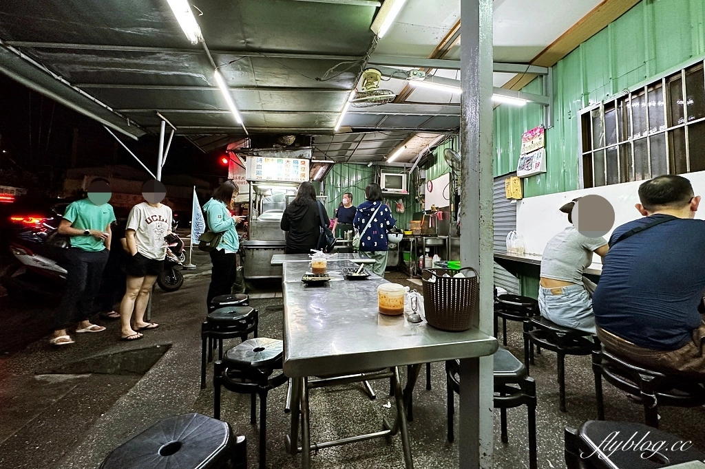 台中北屯｜永留香臭豆腐．鐵皮屋搭建的臭豆腐店，捷運松竹站隱藏版宵夜美食 @飛天璇的口袋