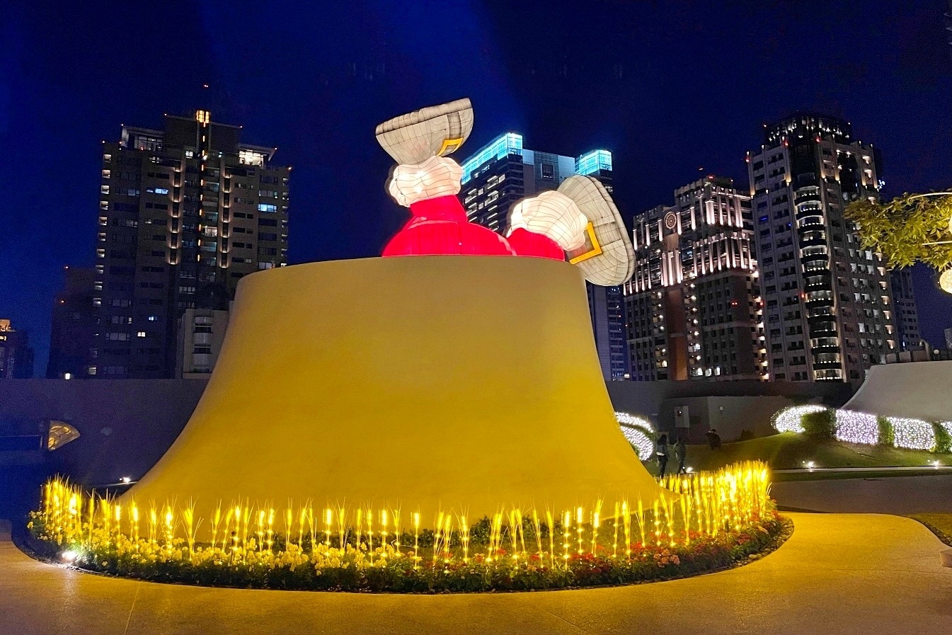 【台中西屯】台中歌劇院，聖誕節光雕展x聖誕老公公倒栽蔥，在台中最美的空中花園尋找耶誕老人 @飛天璇的口袋