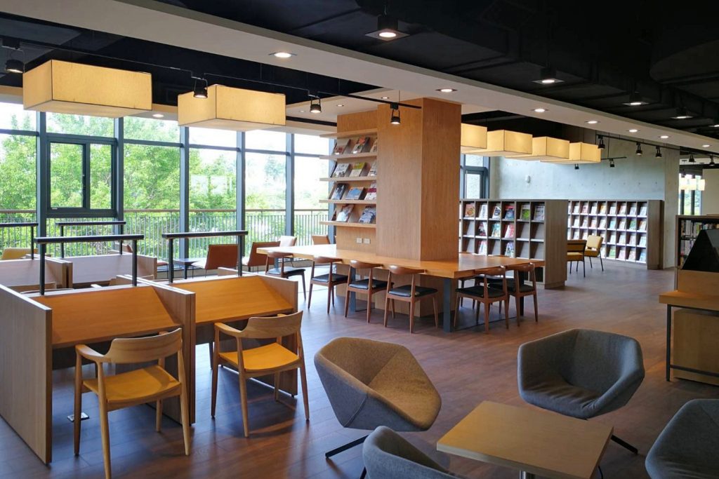 李科永圖書館｜座落於黎新公園旁的圖書館，嬰幼兒以及各年齡層都適合的友善環境 @飛天璇的口袋