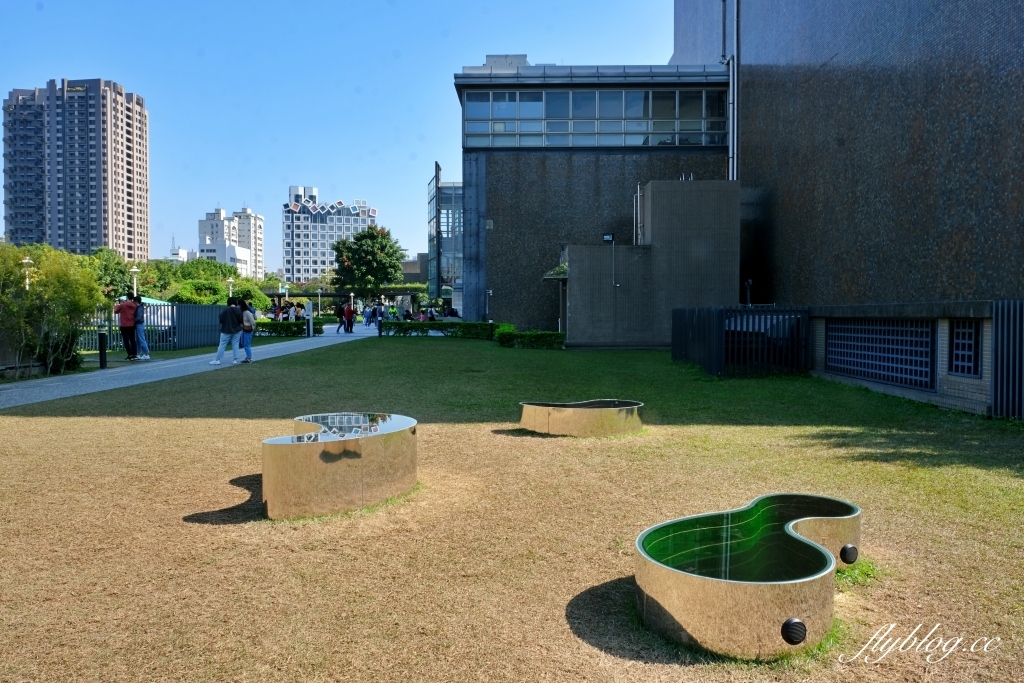 【台中西區】台中國美館~2022台灣國際光雕藝術節，台中美術館草地巨大彩色泡泡療癒又好拍 @飛天璇的口袋