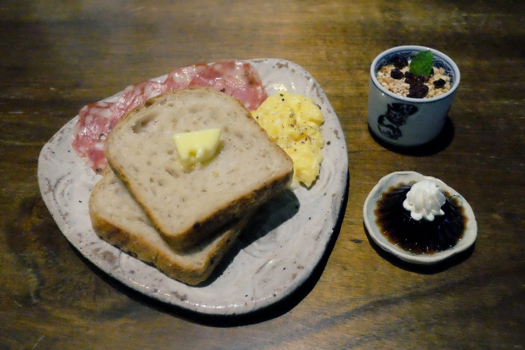 台北大同｜幻猻家珈琲 Pallas Cafe，大稻埕迪化街老宅咖啡館，必點超人氣咖哩飯和焦糖布丁 @飛天璇的口袋