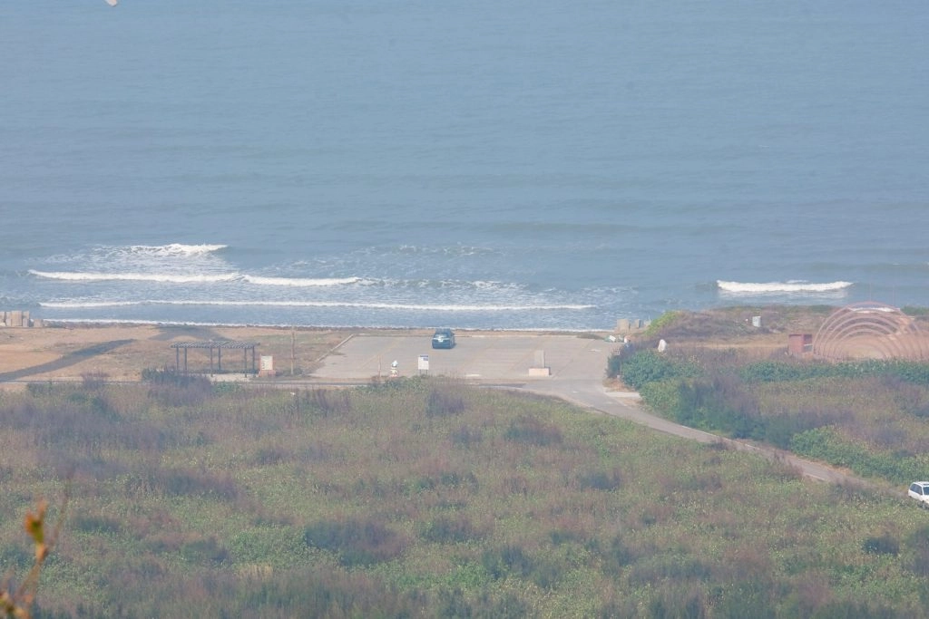 苗栗後龍｜海角樂園．後龍必遊IG打卡秘境，七彩彩虹和平地小天池，6月~9月天人菊花季最美 @飛天璇的口袋