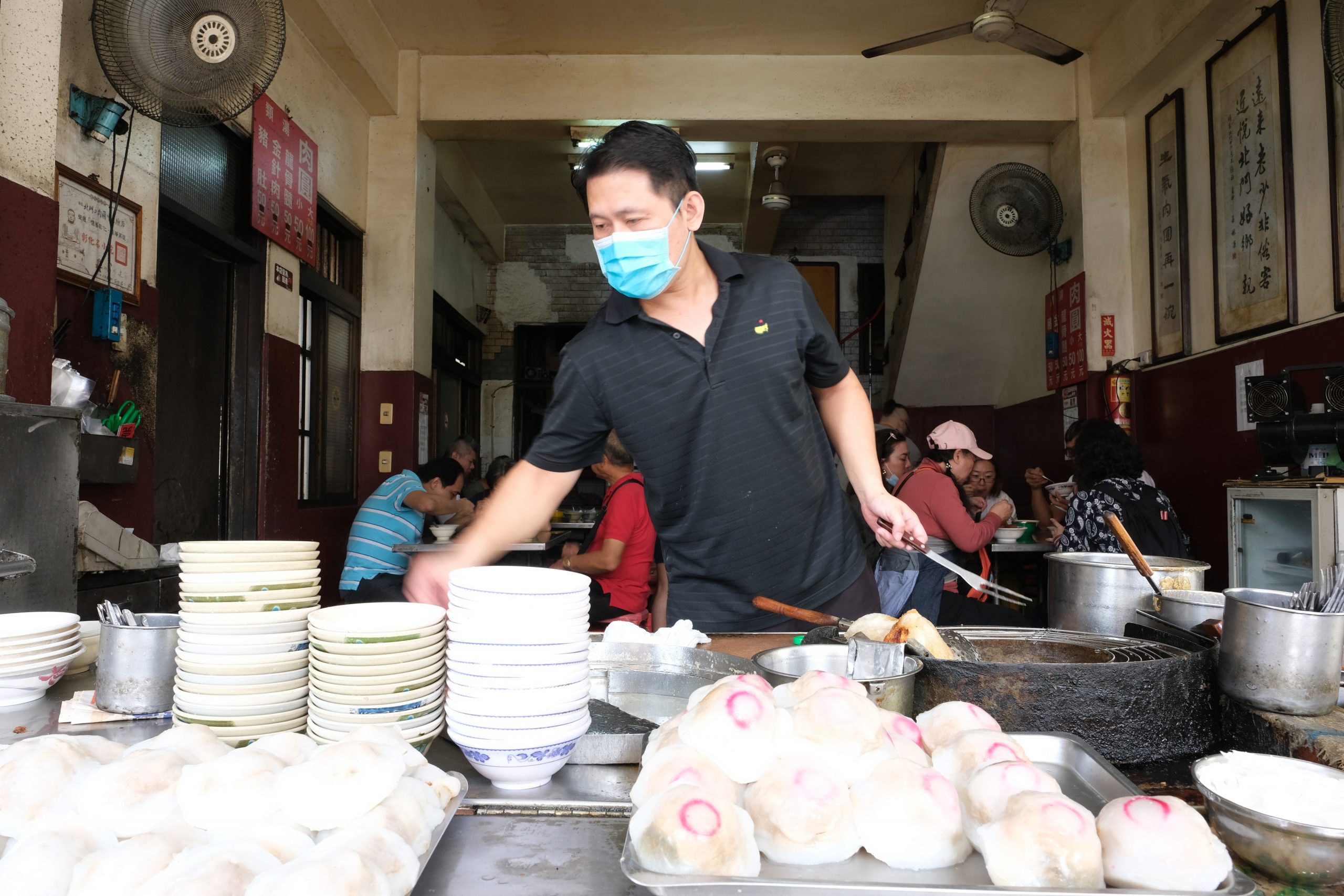 彰化美食｜北門口肉圓．彰化飄香60年肉圓老店，一顆100元仍趨之若鶩的脆皮肉圓 @飛天璇的口袋