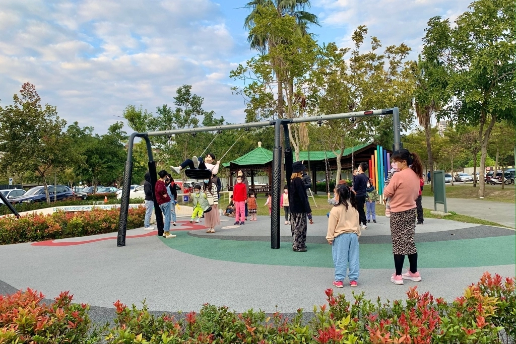 李科永圖書館｜座落於黎新公園旁的圖書館，嬰幼兒以及各年齡層都適合的友善環境 @飛天璇的口袋