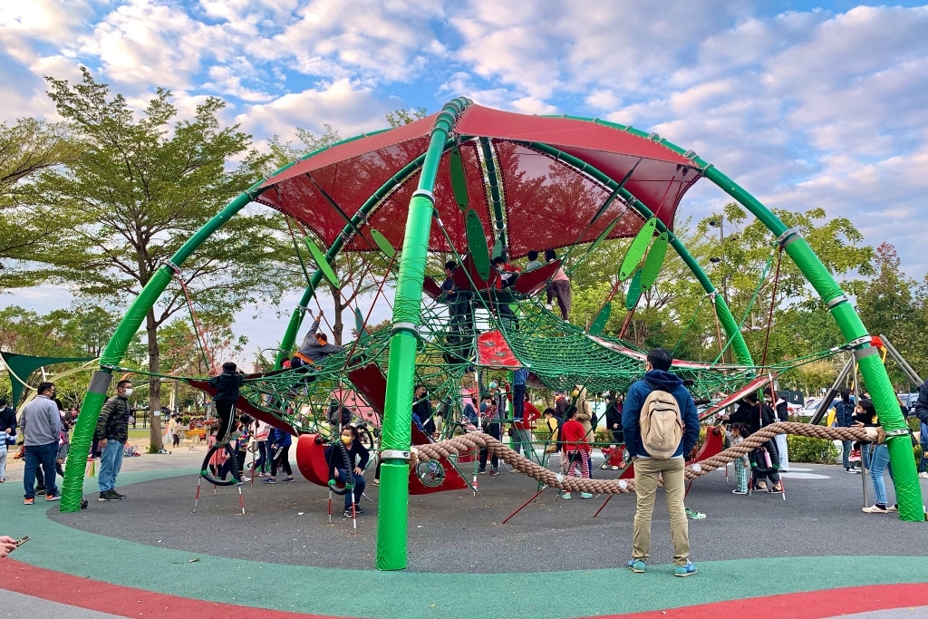 李科永圖書館｜座落於黎新公園旁的圖書館，嬰幼兒以及各年齡層都適合的友善環境 @飛天璇的口袋
