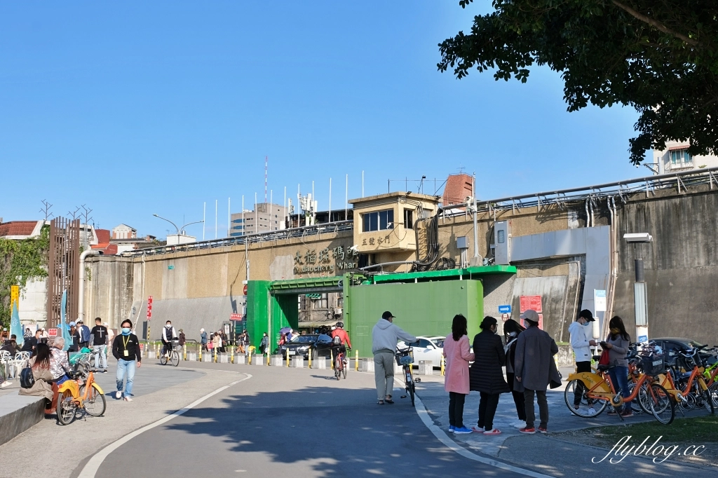 台北大同｜大稻埕碼頭貨櫃市集．台北人假日休閒好景點，漫步淡水河邊感受異國海港風情 @飛天璇的口袋