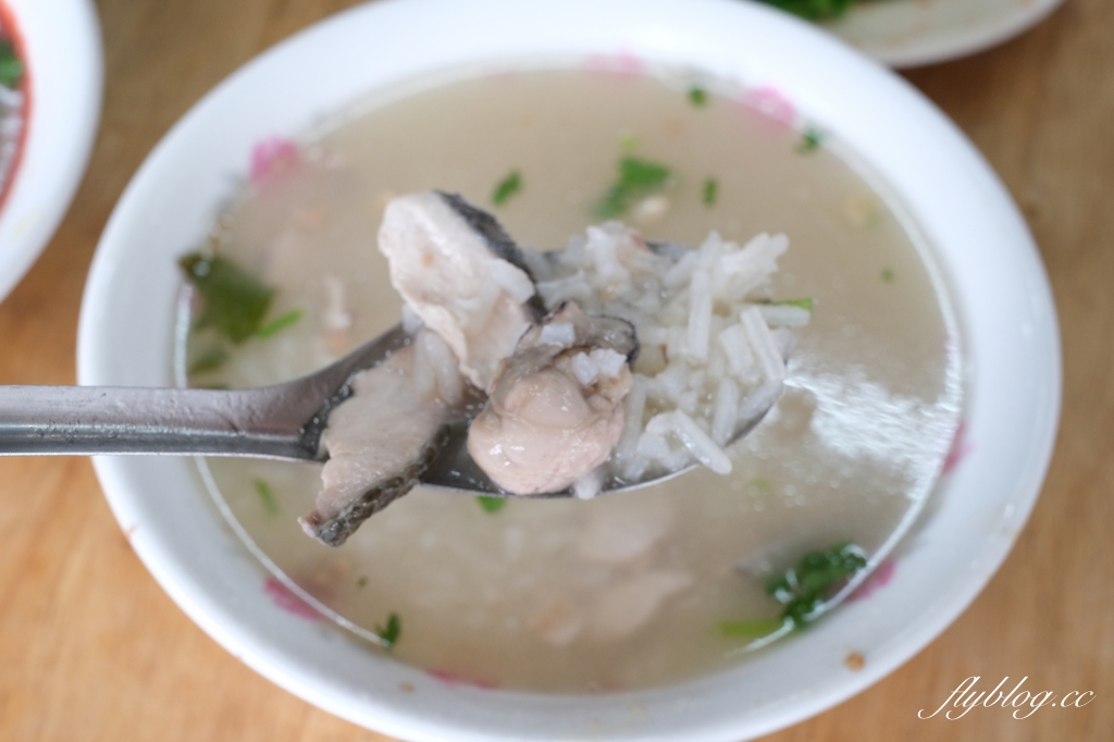 台南北區｜阿憨鹹粥，在地人推薦的小吃美食，流傳一甲子的美味鹹粥 @飛天璇的口袋