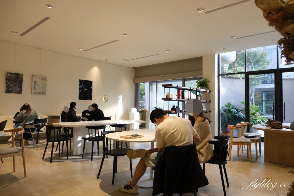 台中南屯｜Stio Coffee，以太空時代為主題的複合餐廳，咖啡館和服飾店複合式經營 @飛天璇的口袋