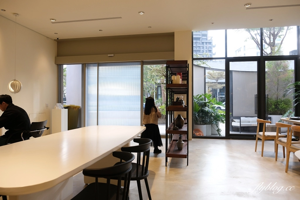 台中南屯｜Stio Coffee，以太空時代為主題的複合餐廳，咖啡館和服飾店複合式經營 @飛天璇的口袋