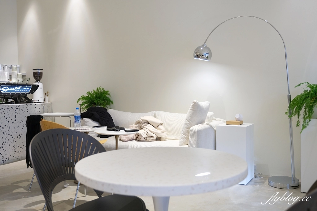 台中南屯｜Stio Coffee，以太空時代為主題的複合餐廳，咖啡館和服飾店複合式經營 @飛天璇的口袋