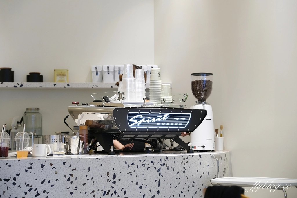 台中南屯｜Stio Coffee，以太空時代為主題的複合餐廳，咖啡館和服飾店複合式經營 @飛天璇的口袋