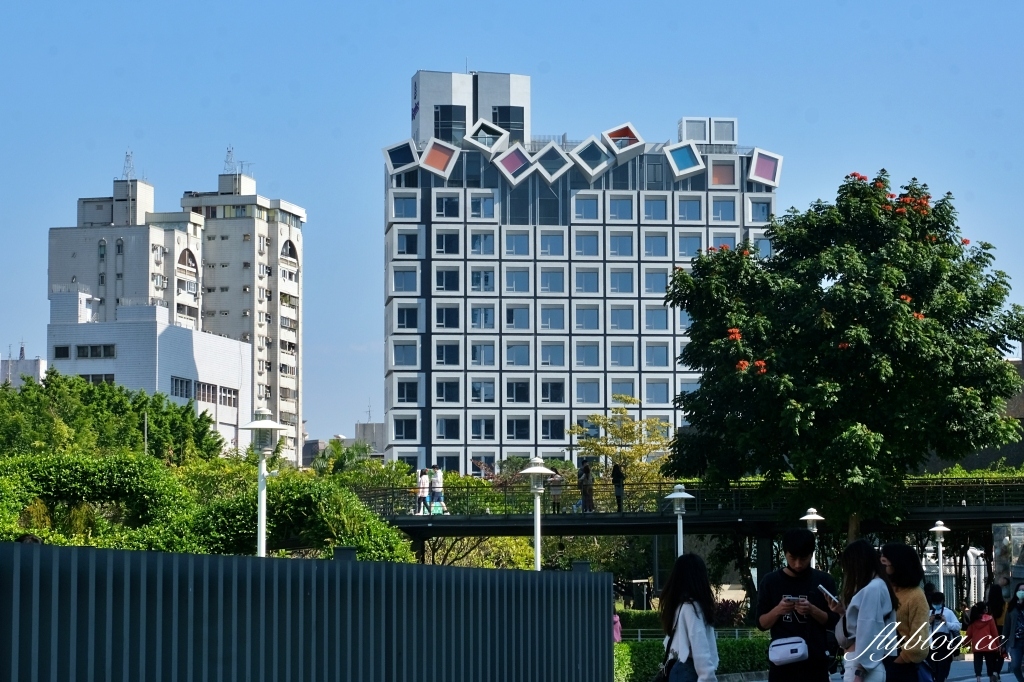 【台中西區】台中國美館~2022台灣國際光雕藝術節，台中美術館草地巨大彩色泡泡療癒又好拍 @飛天璇的口袋