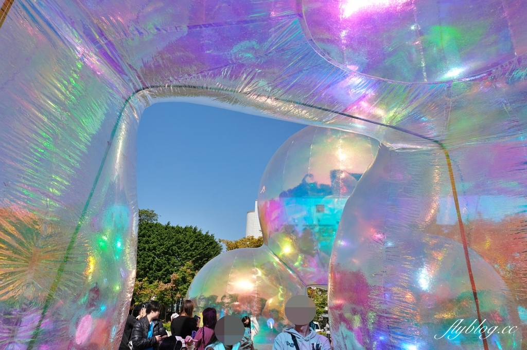 【台中西區】台中國美館~2022台灣國際光雕藝術節，台中美術館草地巨大彩色泡泡療癒又好拍 @飛天璇的口袋