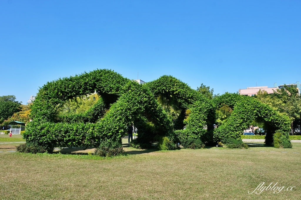 【台中西區】台中國美館~2022台灣國際光雕藝術節，台中美術館草地巨大彩色泡泡療癒又好拍 @飛天璇的口袋