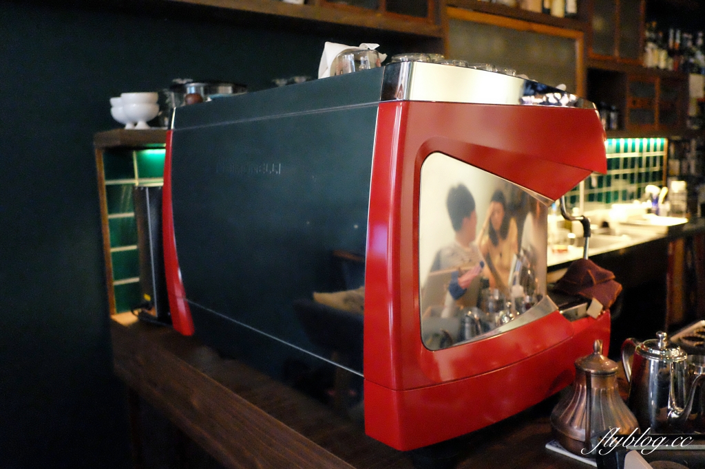 台北大同｜幻猻家珈琲 Pallas Cafe，大稻埕迪化街老宅咖啡館，必點超人氣咖哩飯和焦糖布丁 @飛天璇的口袋