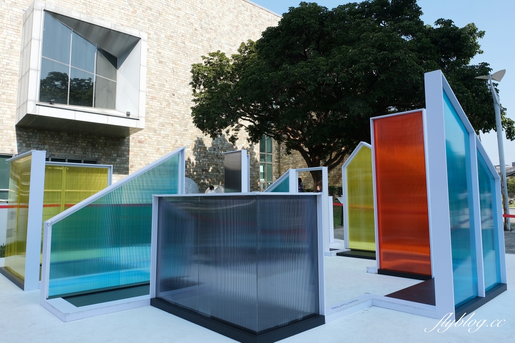 【台中西區】台中國美館~2022台灣國際光雕藝術節，台中美術館草地巨大彩色泡泡療癒又好拍 @飛天璇的口袋