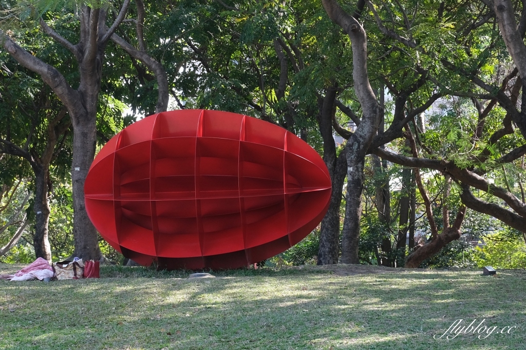 【台中西區】台中國美館~2022台灣國際光雕藝術節，台中美術館草地巨大彩色泡泡療癒又好拍 @飛天璇的口袋