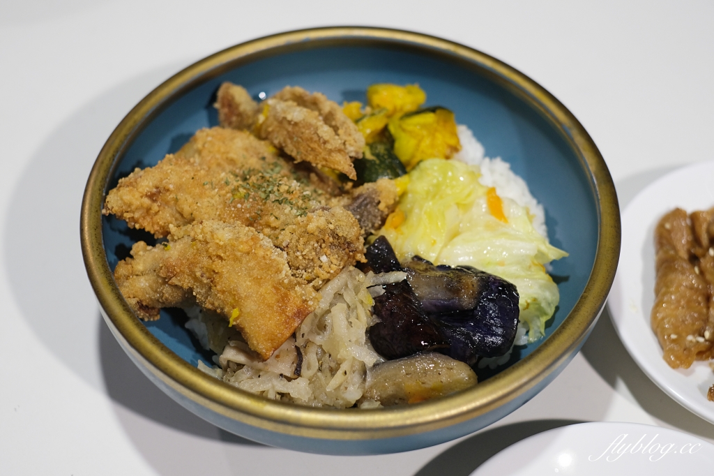 斐得呷便當｜老宅文青便當店，蔬食拉麵也上市了，座落台中美術館綠園道旁 @飛天璇的口袋