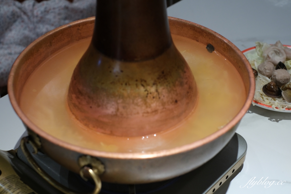 九九蒙古烤肉酸菜白肉鍋｜288元以上蒙古烤肉吃到飽，火烤兩吃、飲料、冰淇淋無限暢飲 @飛天璇的口袋