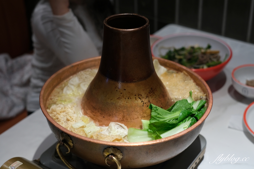 九九蒙古烤肉酸菜白肉鍋｜288元以上蒙古烤肉吃到飽，火烤兩吃、飲料、冰淇淋無限暢飲 @飛天璇的口袋