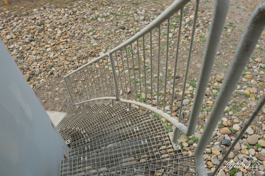 苗栗後龍｜海角樂園．後龍必遊IG打卡秘境，七彩彩虹和平地小天池，6月~9月天人菊花季最美 @飛天璇的口袋