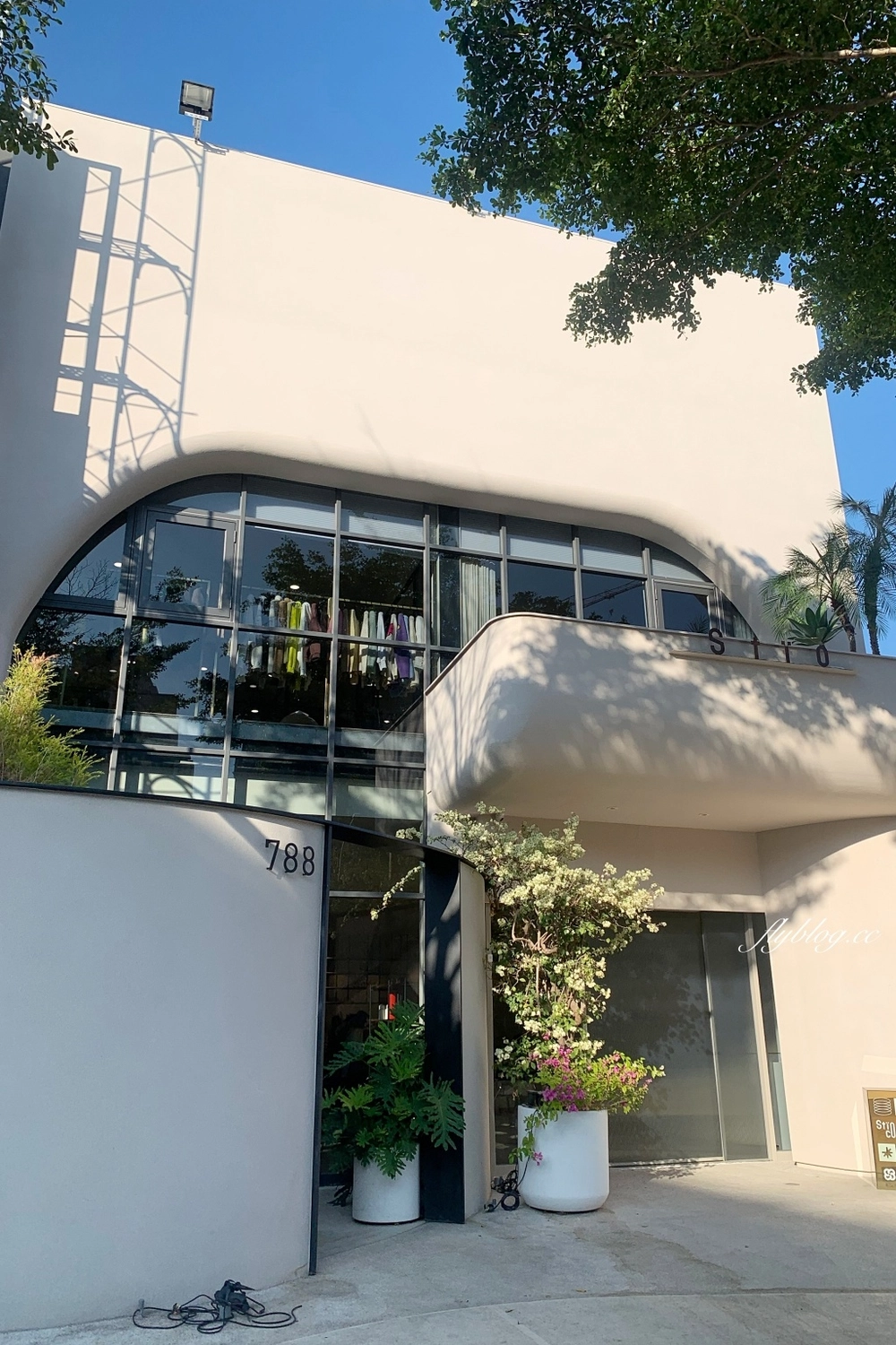 台中南屯｜Stio Coffee，以太空時代為主題的複合餐廳，咖啡館和服飾店複合式經營 @飛天璇的口袋