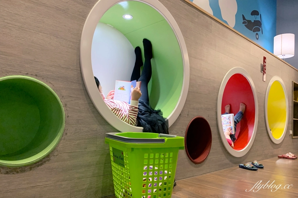 李科永圖書館｜座落於黎新公園旁的圖書館，嬰幼兒以及各年齡層都適合的友善環境 @飛天璇的口袋